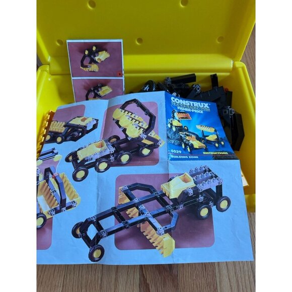 Vintage 1986 Fisher-Price Construx "Building Zone" set, model 6029 - Picture 8 of 9